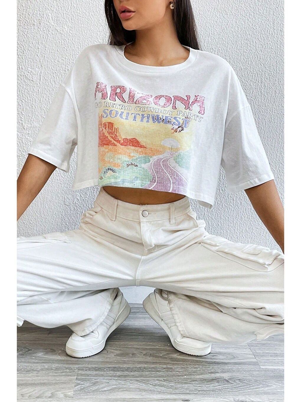 Kadın Beyaz Bisiklet Yaka Arizona Baskılı Geniş Crop T Shirt