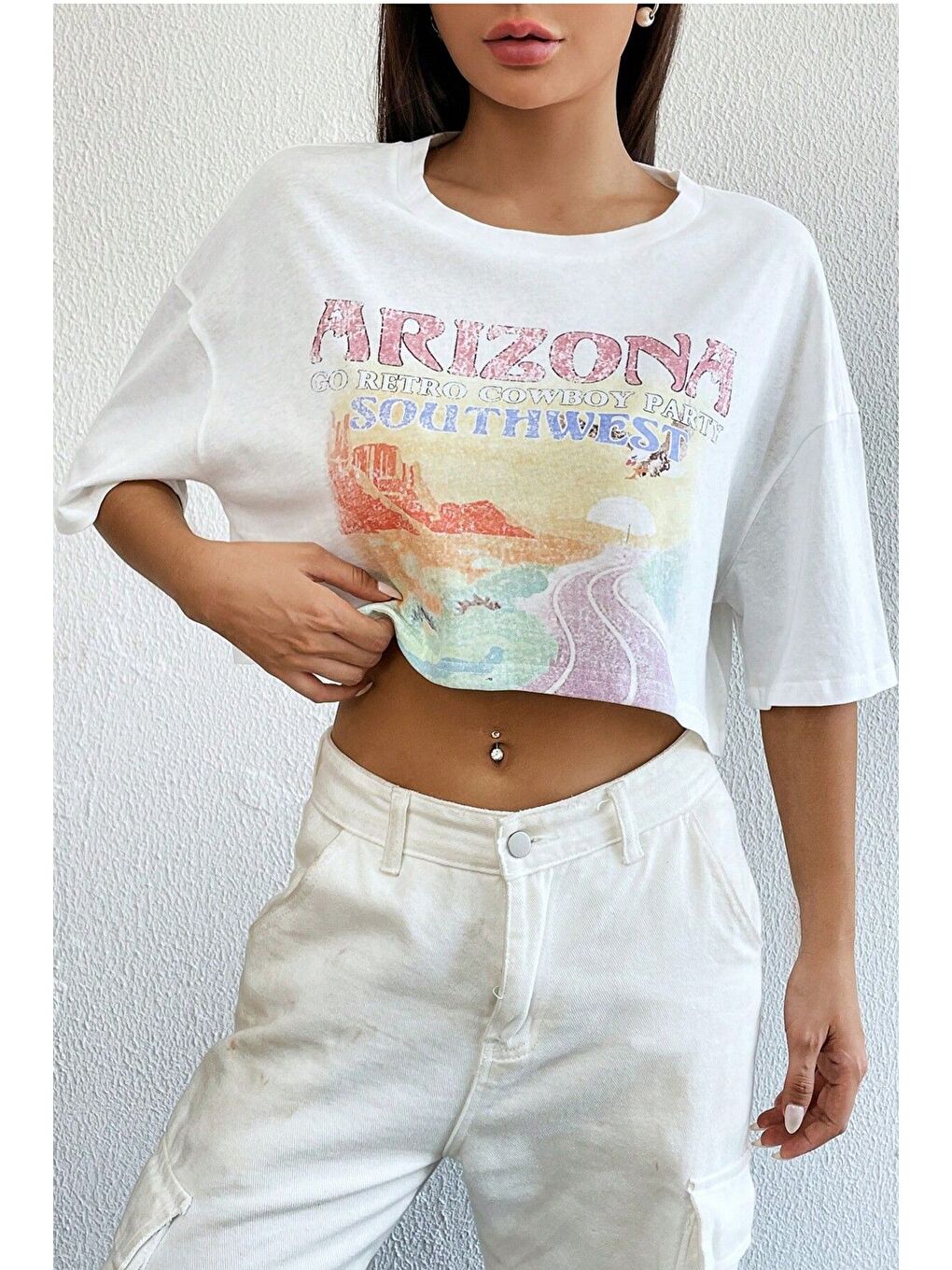 Kadın Beyaz Bisiklet Yaka Arizona Baskılı Geniş Crop T Shirt-3