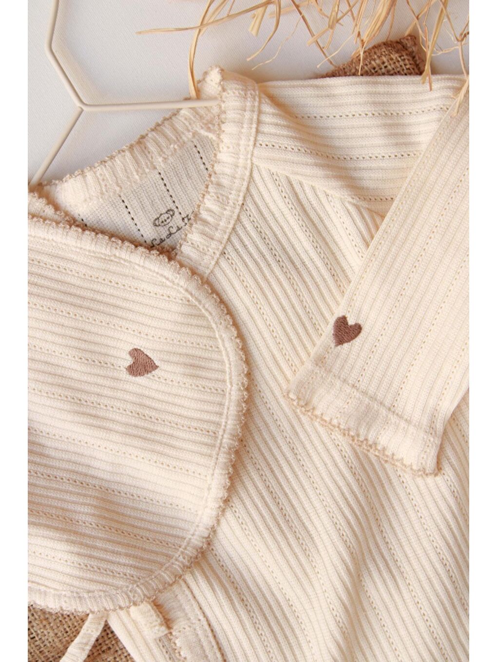 Ekru Kalp Nakışlı 5li Kruvaze Yenidoğan Set-1