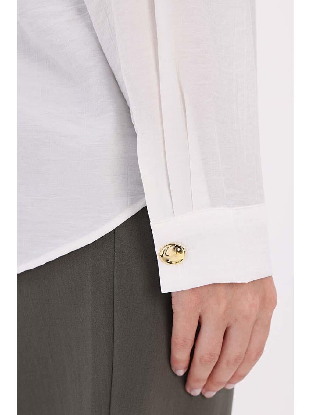 Ekru Köşe Manşet Detaylı Düğmeli Gömlek-4