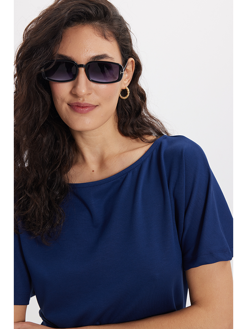 Kadın Slim Fit Dar Kesim Kısa Kollu Kayık Yaka Lacivert Tişört-2
