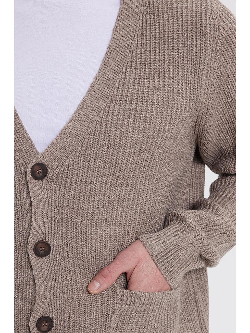 Erkek Standart Fit Normal Kesim V Yaka Düğmeli Kahverengi Hırka-2