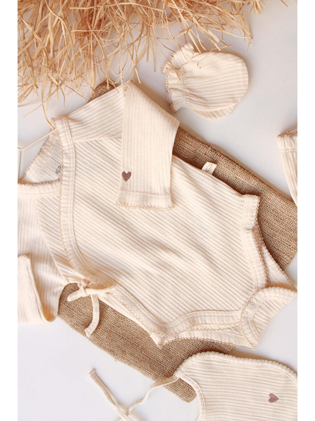 Ekru Kalp Nakışlı 5li Kruvaze Yenidoğan Set-2