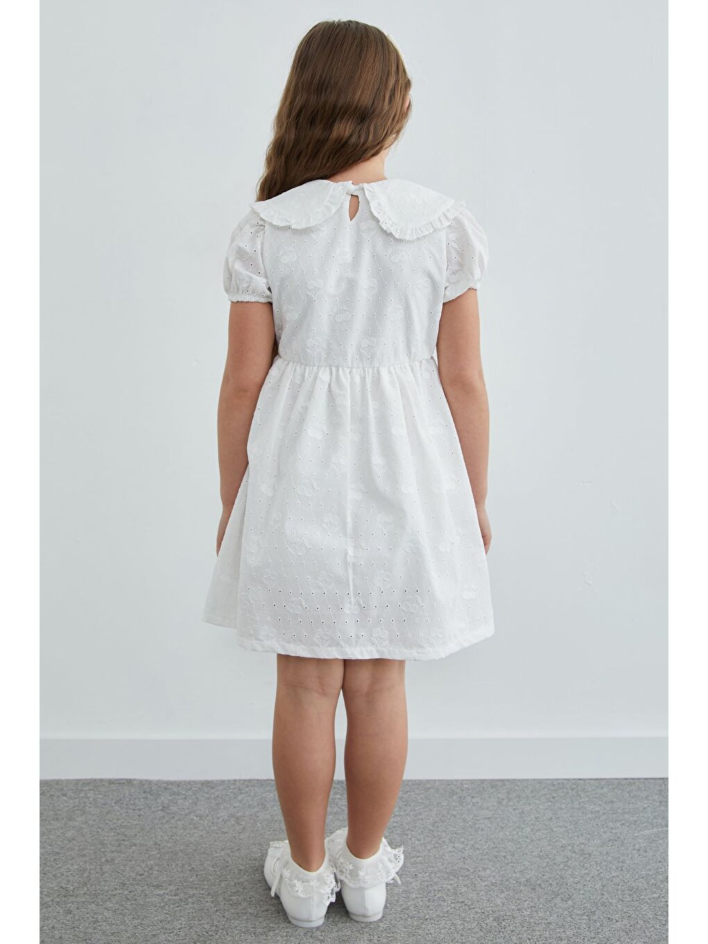 Beyaz Kiraz Nakışlı Brode Detaylı Bebe Yaka Kız Çocuk Elbise-3