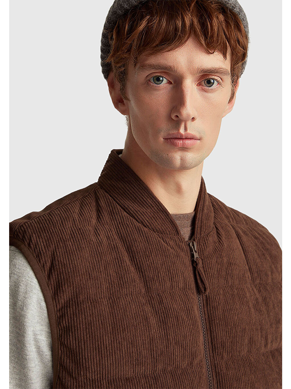 Erkek Koyu Kahverengi Kapitone Fermuarlı Kapaklı Cepli Kadife Yelek-5