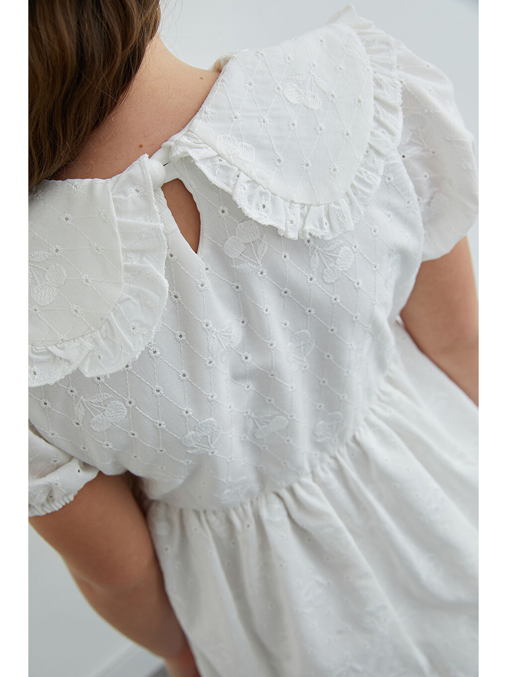 Beyaz Kiraz Nakışlı Brode Detaylı Bebe Yaka Kız Çocuk Elbise-4