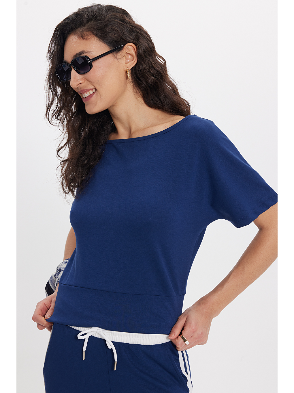 Kadın Slim Fit Dar Kesim Kısa Kollu Kayık Yaka Lacivert Tişört-6
