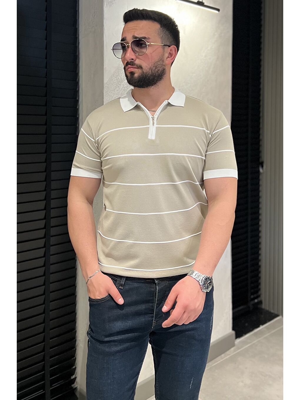 Bej Erkek Polo Yaka Yarım Fermuarlı Çizgi Desenli Triko Tişört