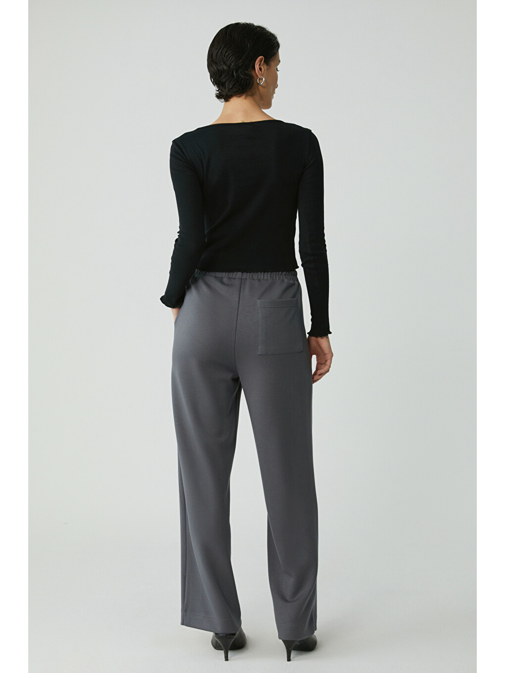 Gıllıs Kadın Regular Fit Normal Kalıp Pamuklu V Yakalı Uzun Kol Basic Siyah Bluz-4