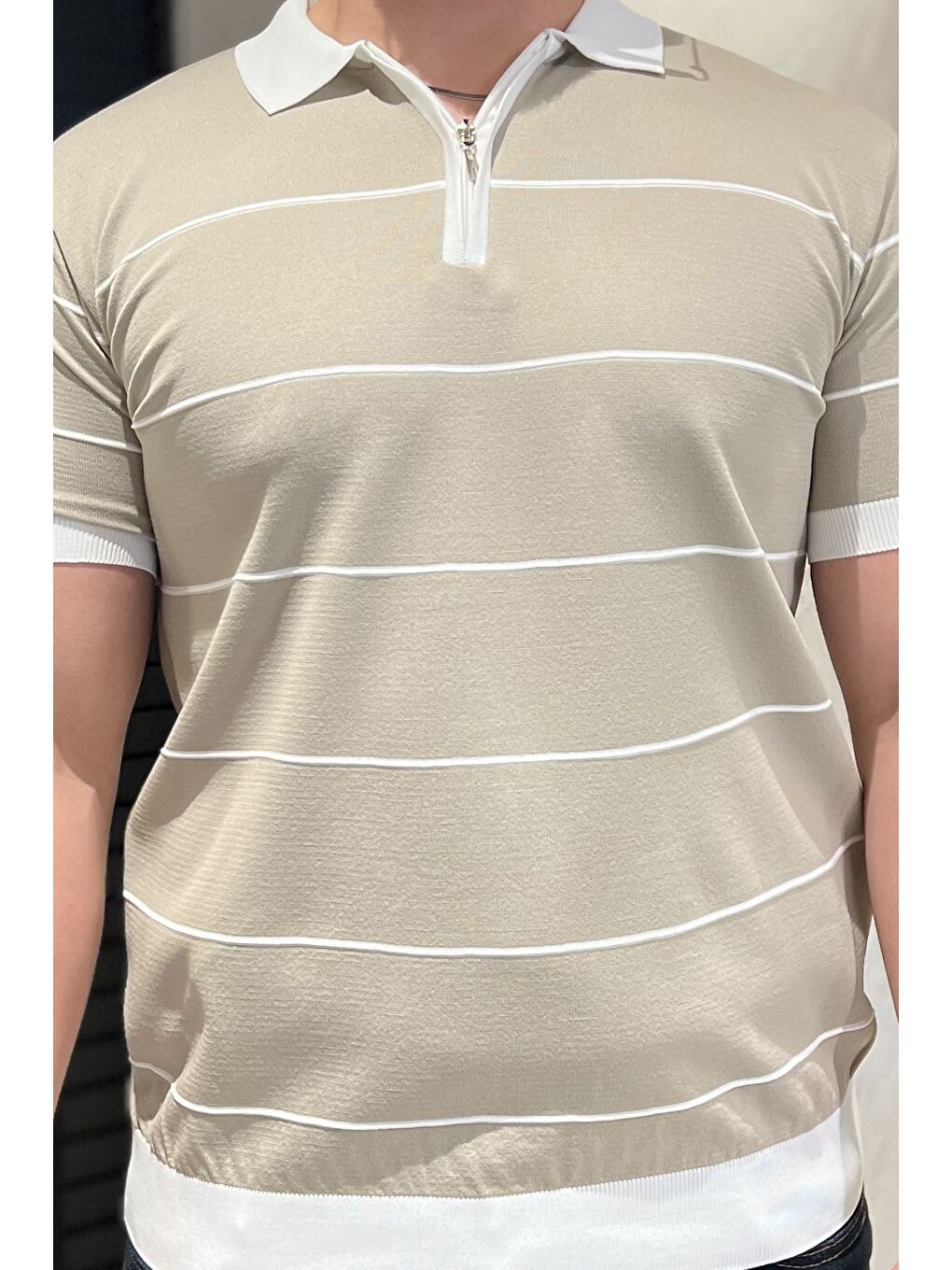Bej Erkek Polo Yaka Yarım Fermuarlı Çizgi Desenli Triko Tişört-3