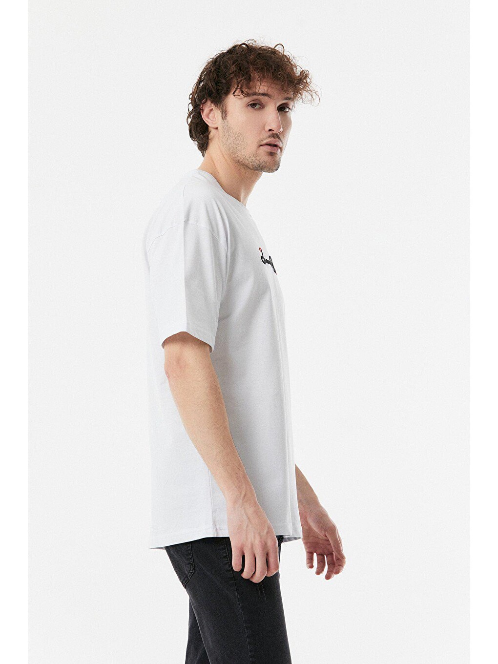 Beyaz Nakışlı Bisiklet Yaka Oversize Tişört-2