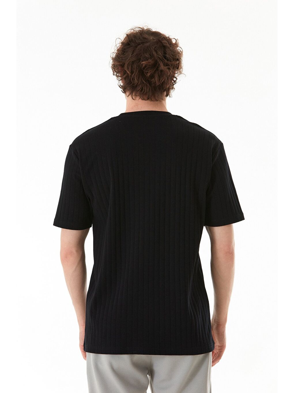 Siyah Şeritli Bisiklet Yaka %100 Pamuk Tişört-3