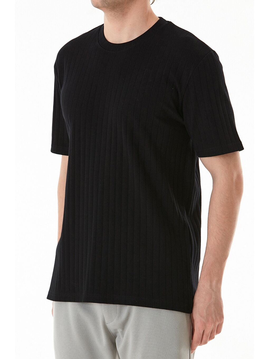 Siyah Şeritli Bisiklet Yaka %100 Pamuk Tişört-4