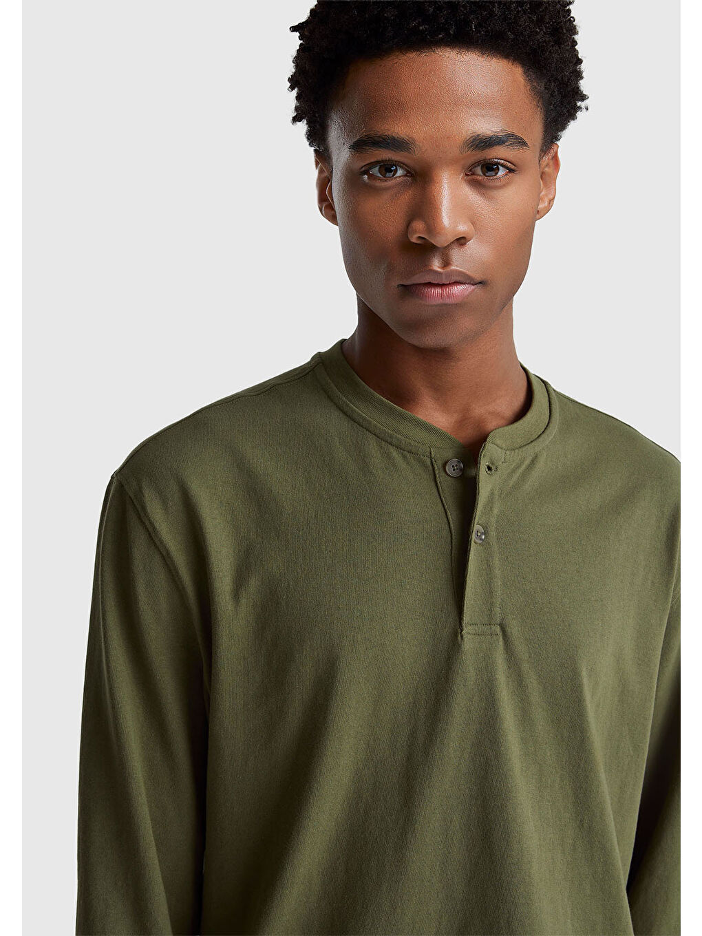 Erkek Haki Yeşilli %100 Pamuk Önü Düğme Detaylı Bisiklet Yaka Uzun Kollu T-Shirt-5