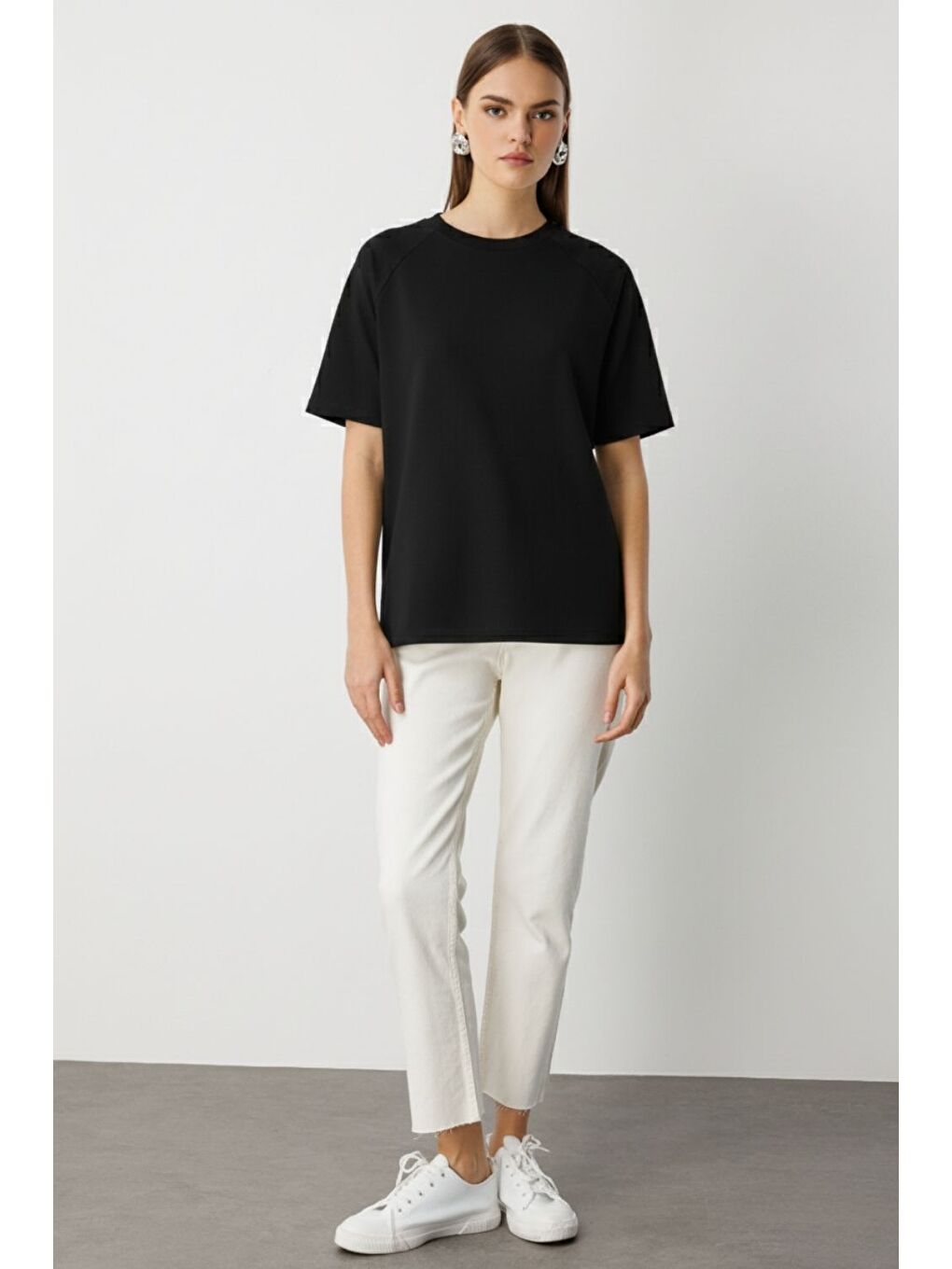 Yuvarla Yaka Yumuşak Dokulu Siyah Tişört