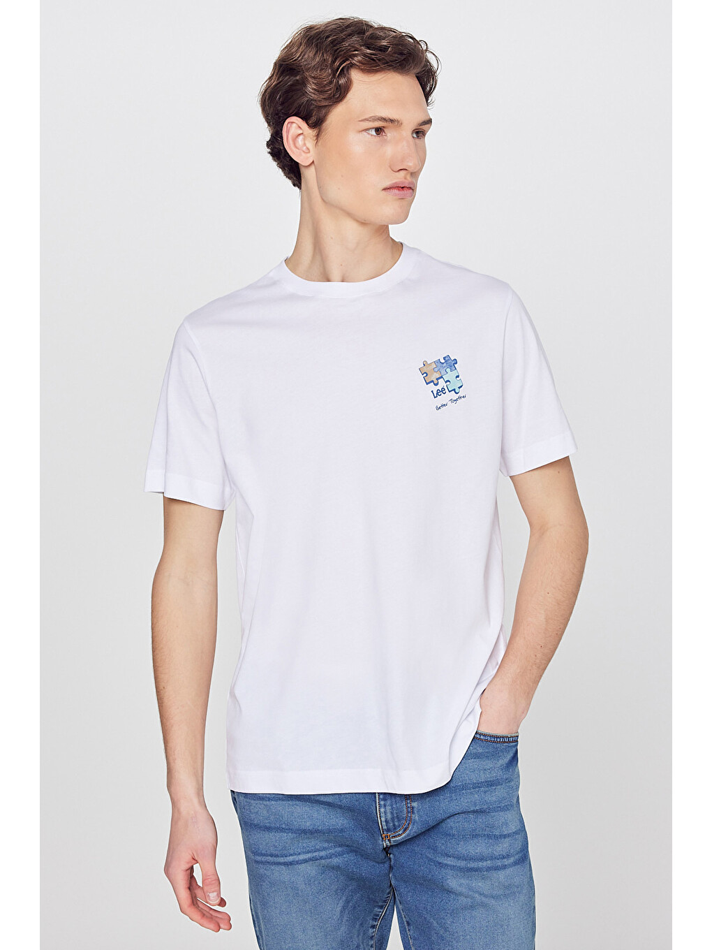 Beyaz %100 Pamuk Regular Fit Normal Kesim Bisiklet Yaka Logo Detaylı Tişört-1
