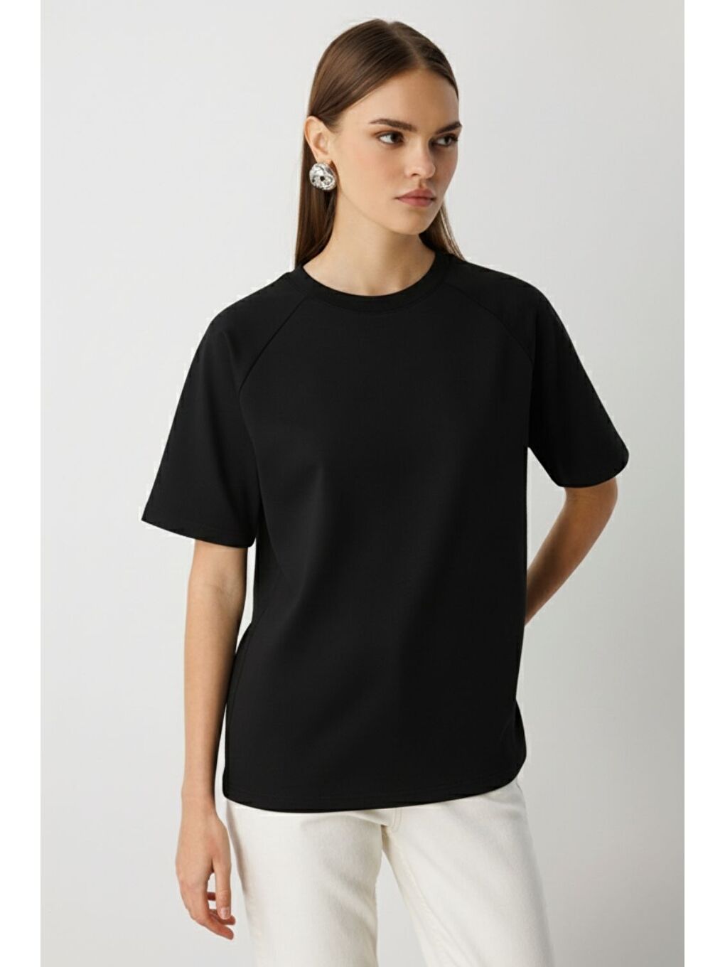 Yuvarla Yaka Yumuşak Dokulu Siyah Tişört-2