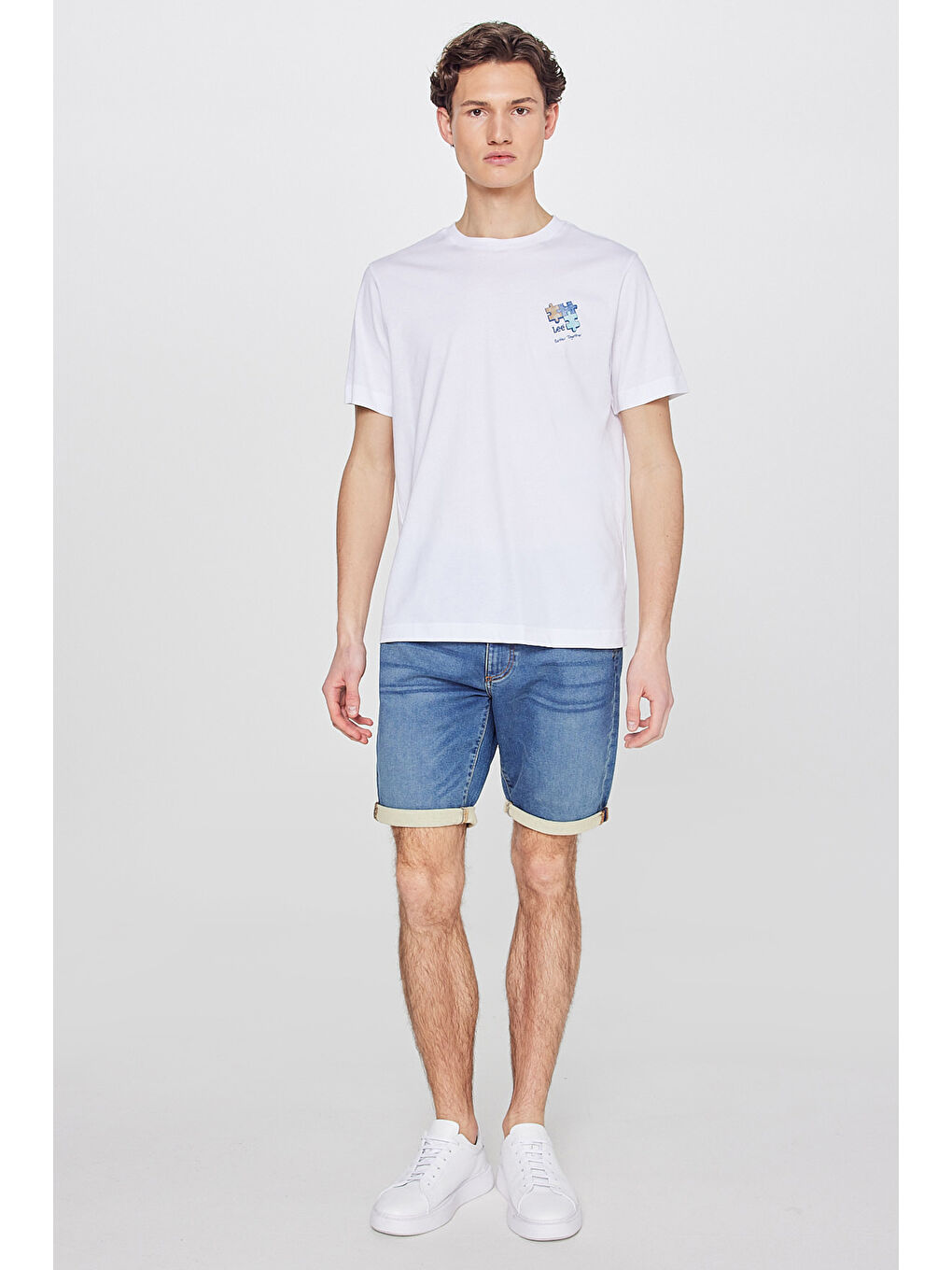 Beyaz %100 Pamuk Regular Fit Normal Kesim Bisiklet Yaka Logo Detaylı Tişört-2