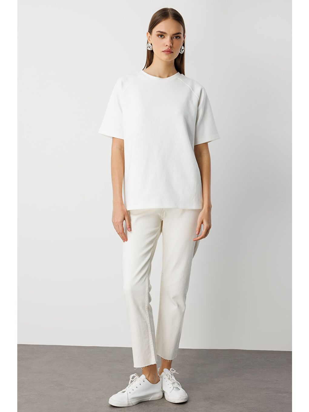 Yuvarla Yaka Yumuşak Dokulu Ekru Tişört