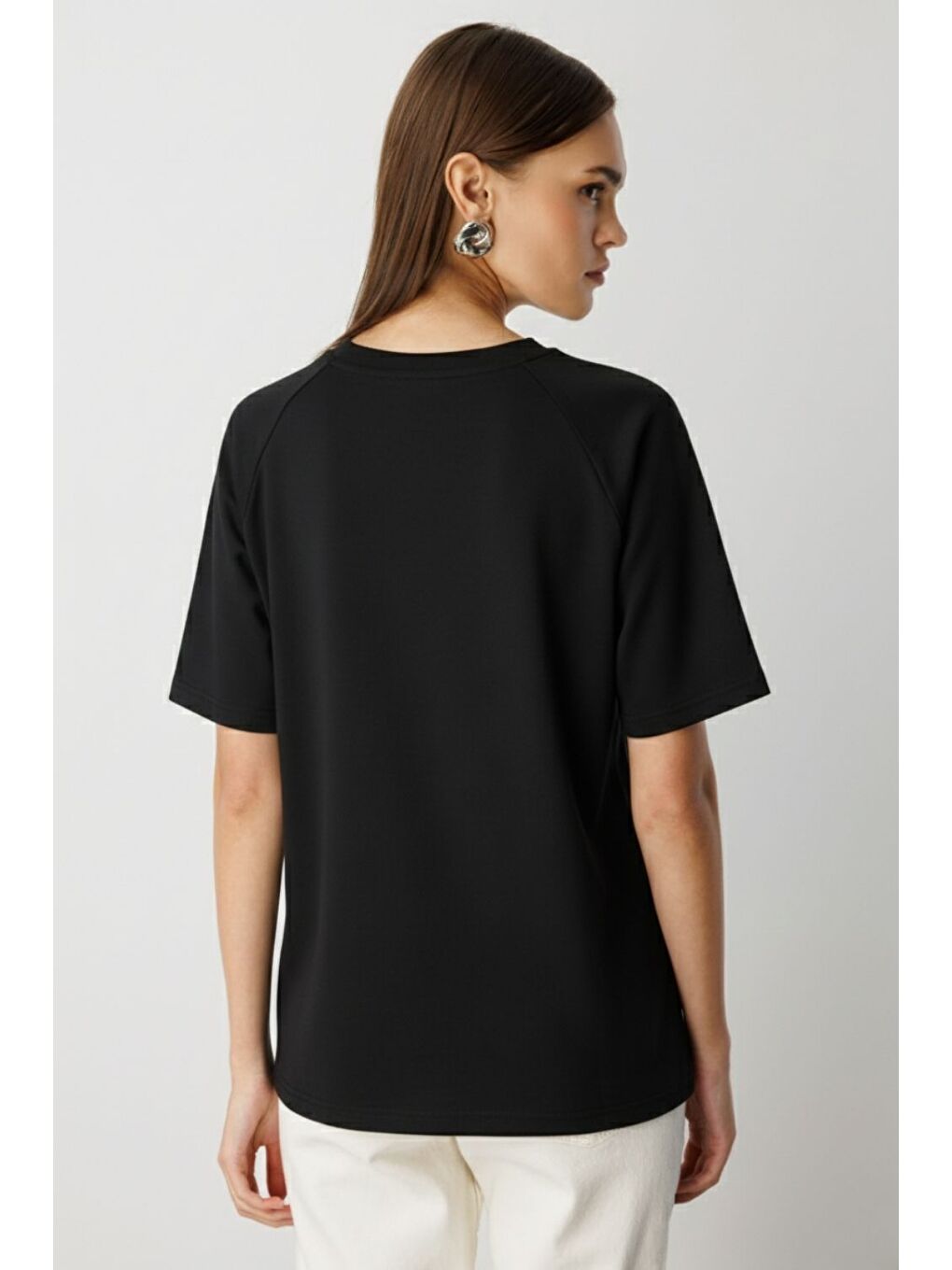 Yuvarla Yaka Yumuşak Dokulu Siyah Tişört-3