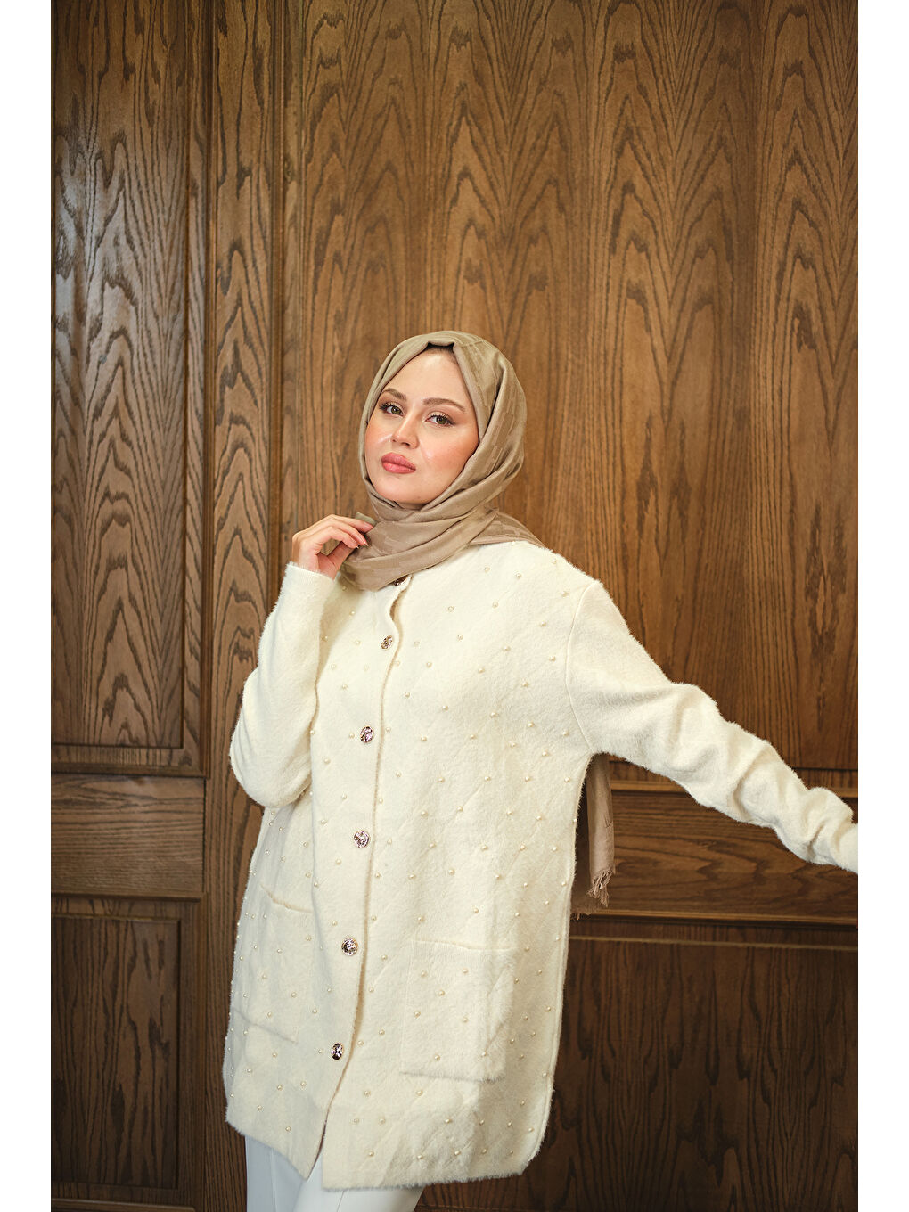 Kadın İnci Detaylı Triko Hırka Ekru-1