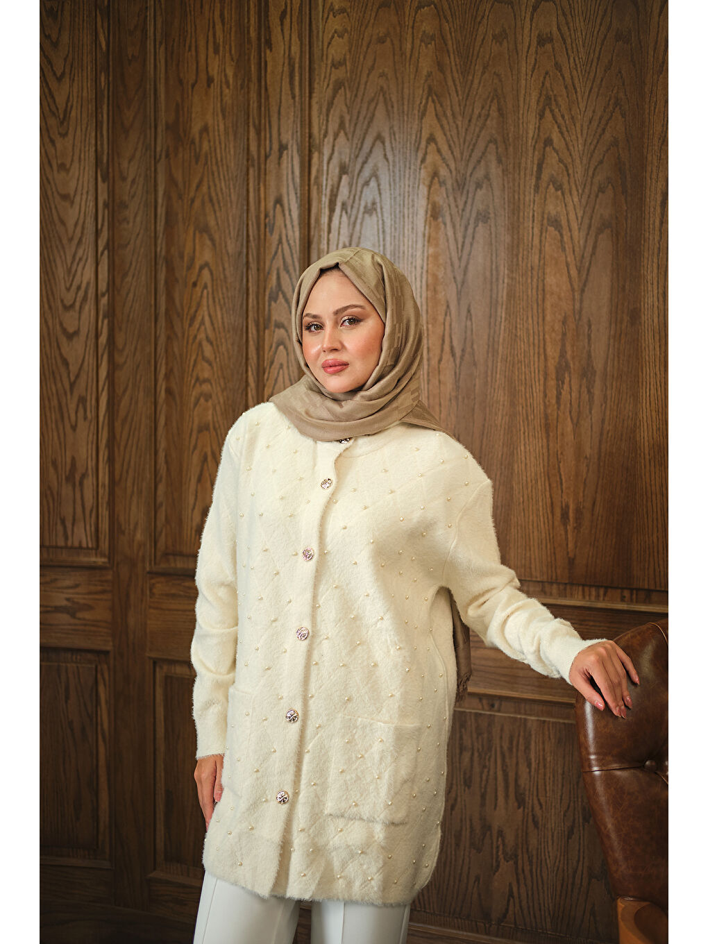 Kadın İnci Detaylı Triko Hırka Ekru-2