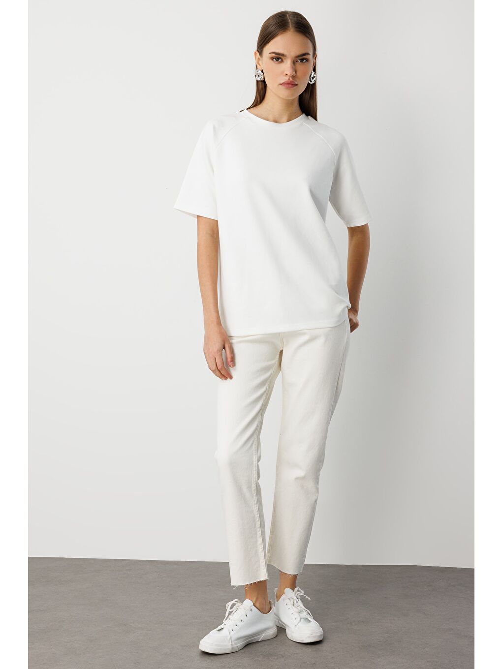 Yuvarla Yaka Yumuşak Dokulu Ekru Tişört-1