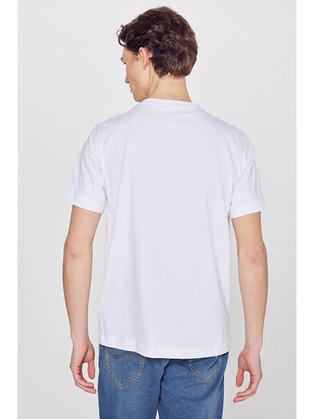 Beyaz %100 Pamuk Regular Fit Normal Kesim Bisiklet Yaka Logo Detaylı Tişört-4