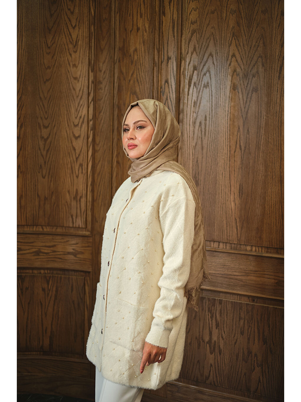 Kadın İnci Detaylı Triko Hırka Ekru-3