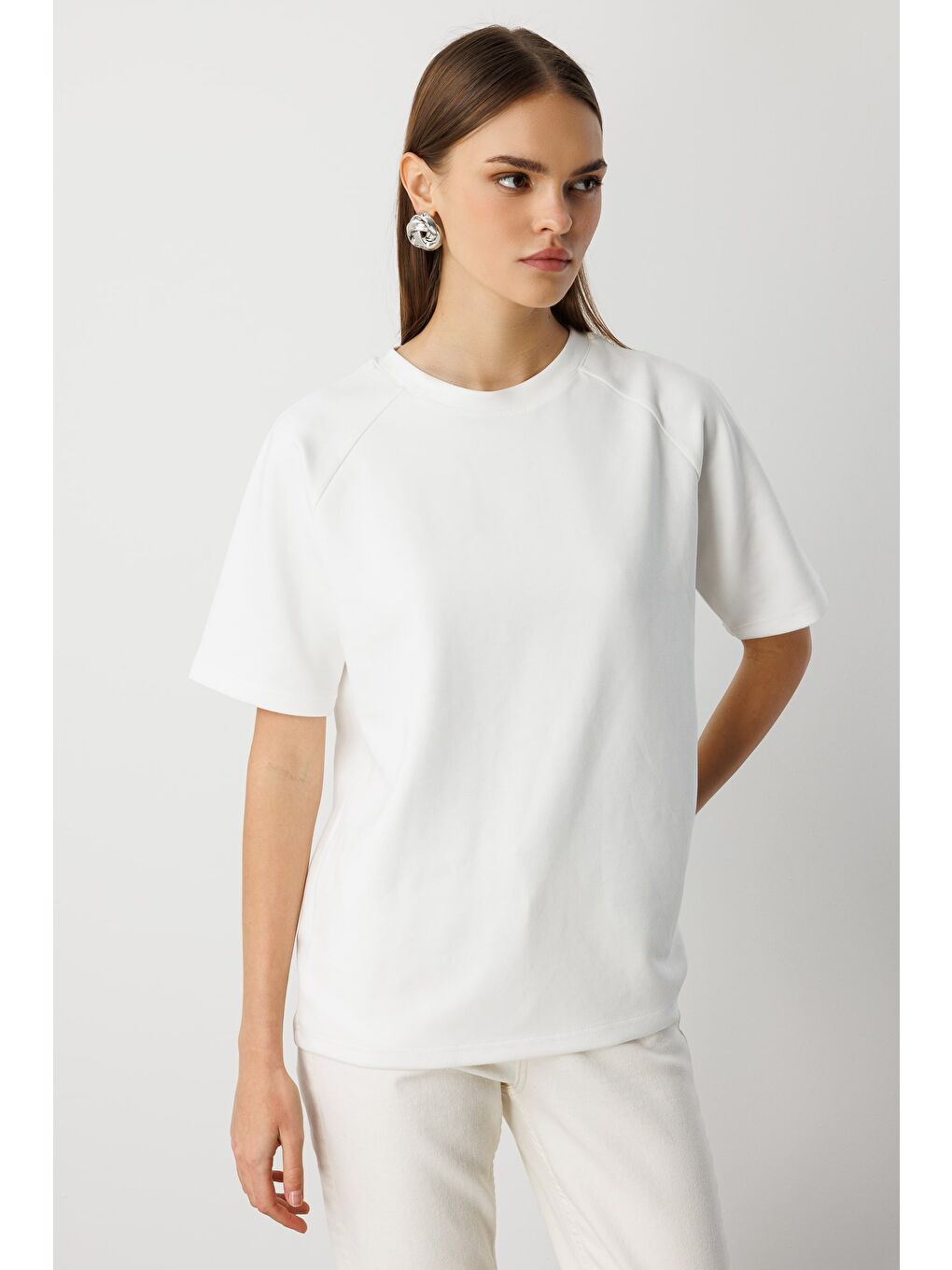 Yuvarla Yaka Yumuşak Dokulu Ekru Tişört-3