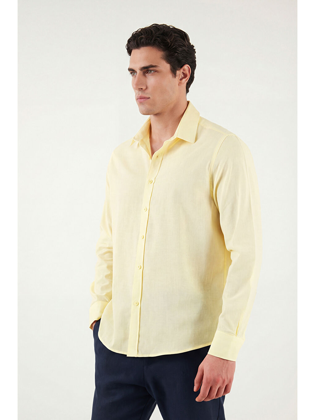 Sarı Pamuk ve Keten Karışımlı Regular Fit Klasik Yaka Uzun Kollu Gömlek CF26S1210134-3