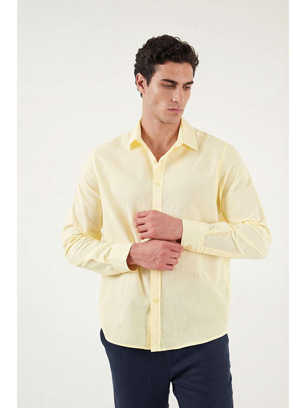 Sarı Pamuk ve Keten Karışımlı Regular Fit Klasik Yaka Uzun Kollu Gömlek CF26S1210134-4