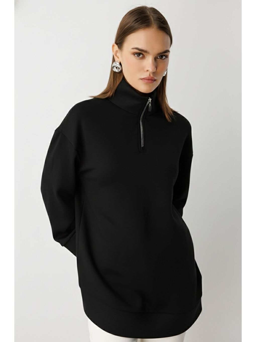 Dik Yaka Yumuşak Dokulu Siyah Sweatshirt-1