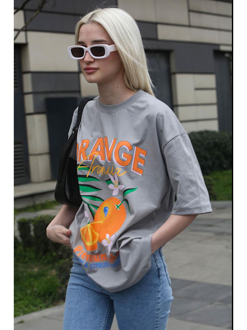 Boyalı Gri Baskılı Bisiklet Yaka Kadın Tişört Mg1707-5