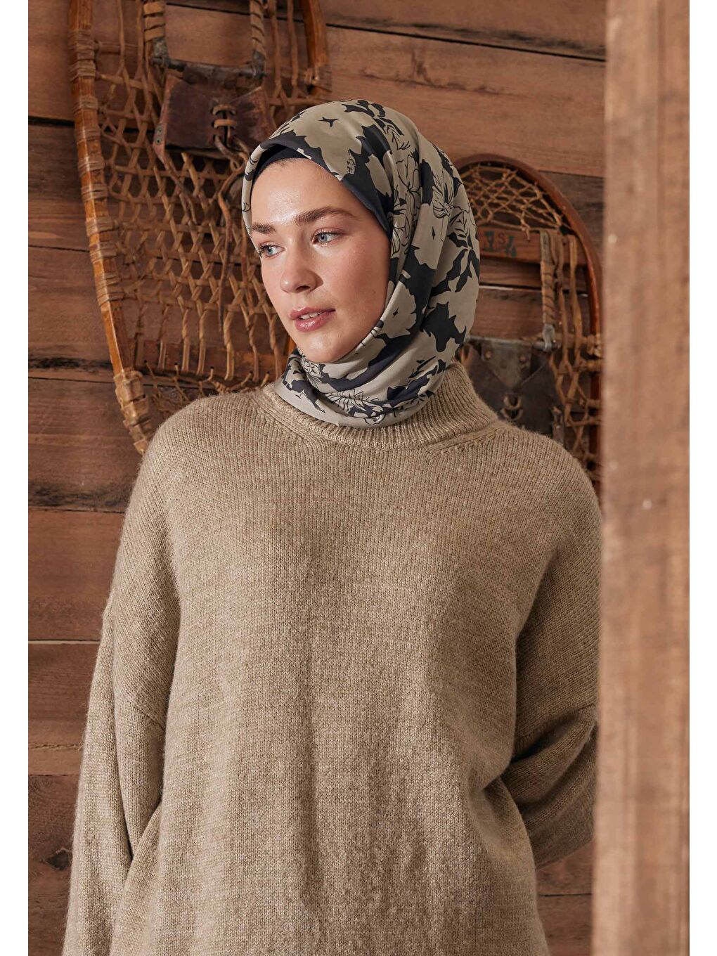 Bej Peony Desen Pamuk İpek Eşarp Vizon-2