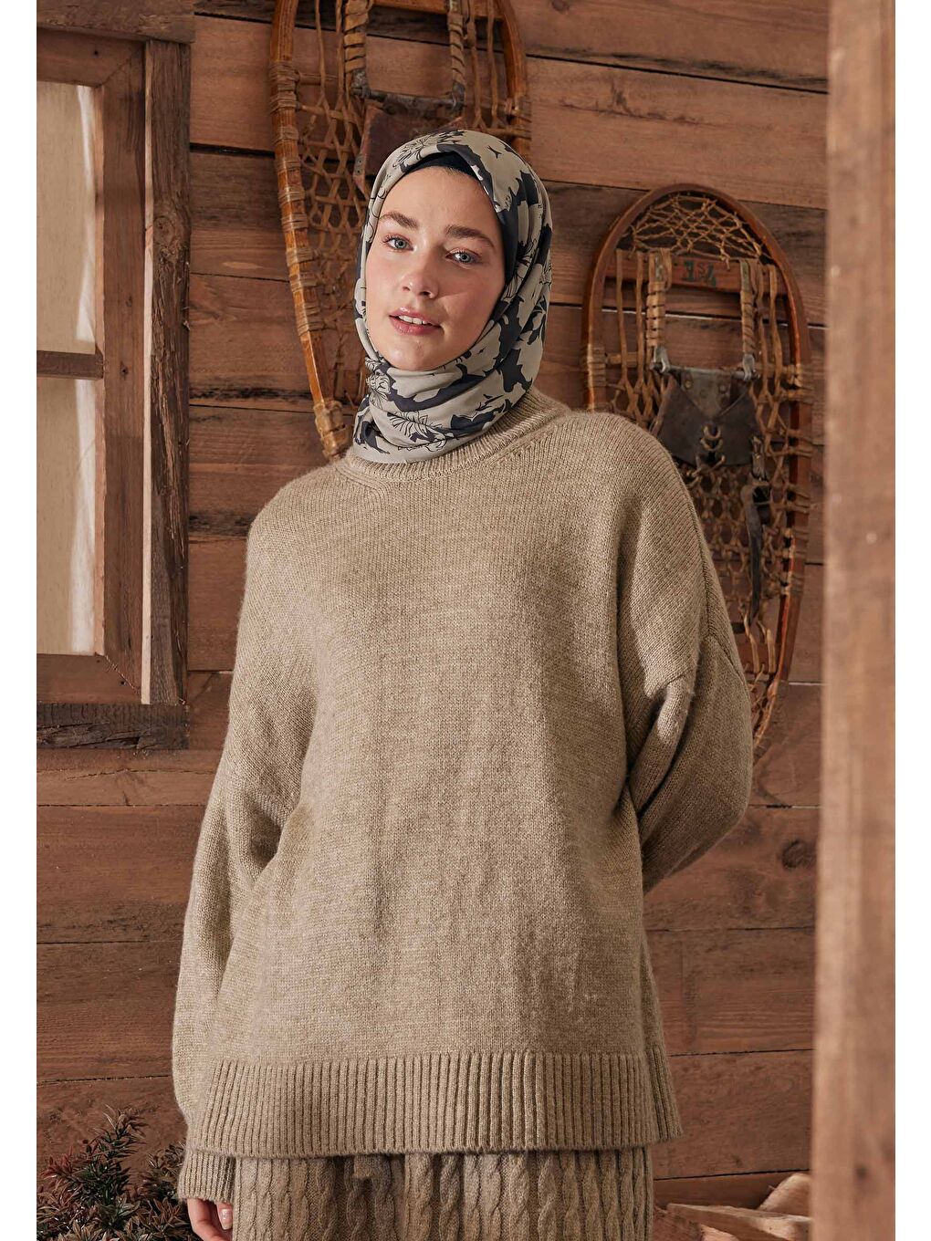 Bej Peony Desen Pamuk İpek Eşarp Vizon-3