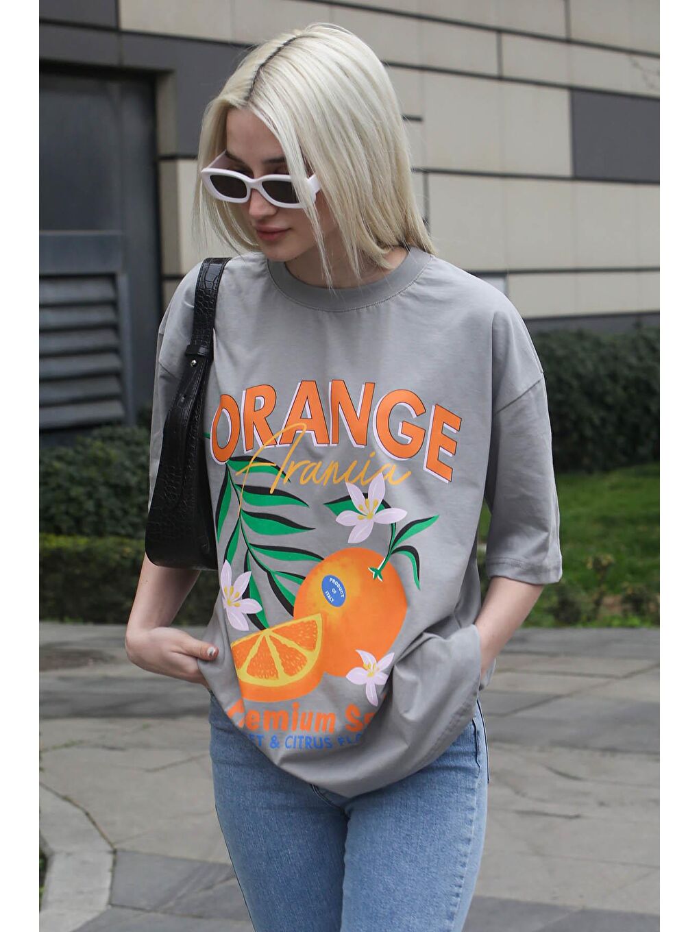 Boyalı Gri Baskılı Bisiklet Yaka Kadın Tişört Mg1707-6