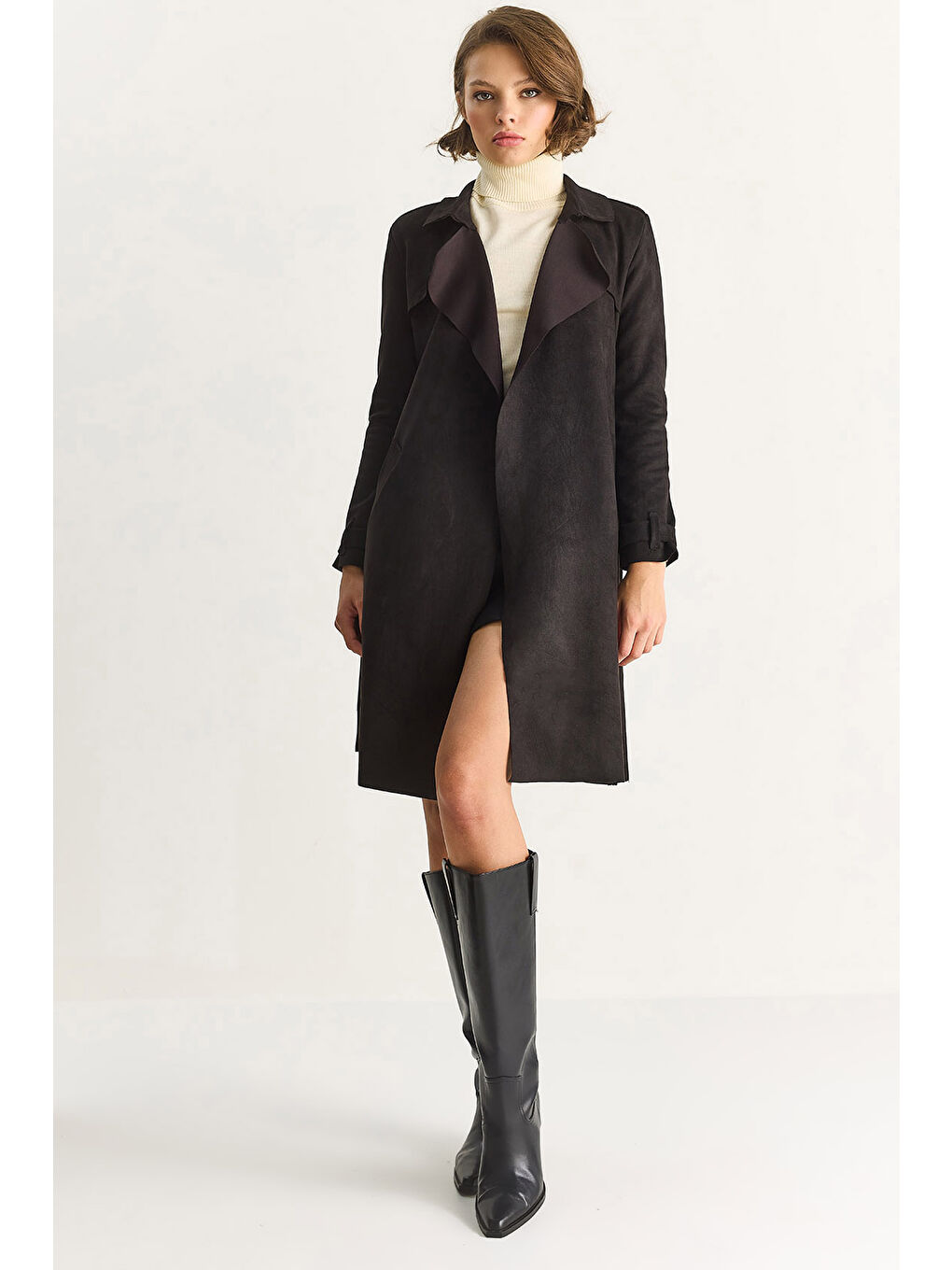 Siyah Kadın Kruvaze Yaka Dökümlü Kuşaklı Süet Trençkot -