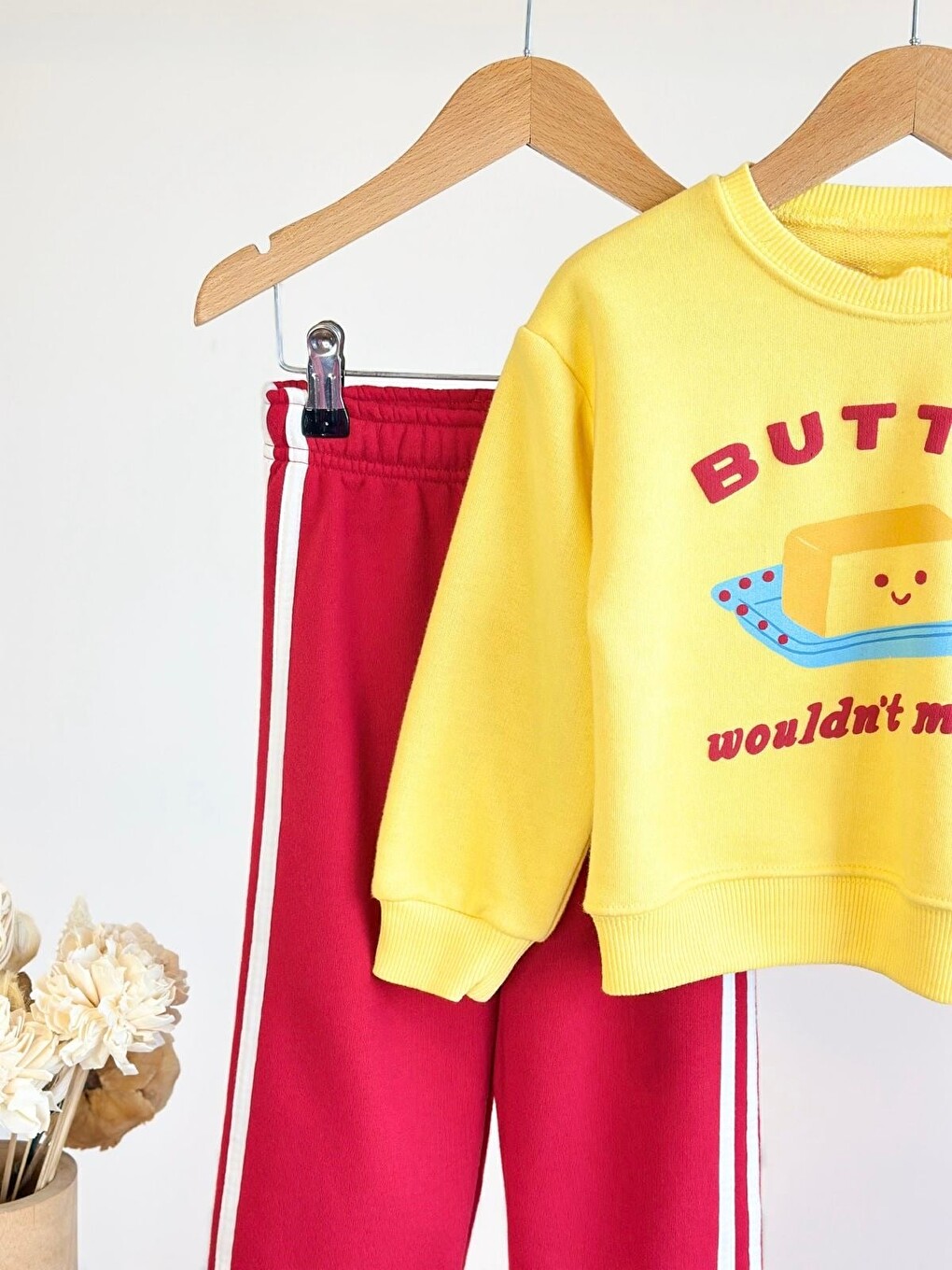 Karışık Çocuk Pamuklu Sarı Baskılı Sweatshirt Ve Kırmızı Şeritli Pantolon Takımı-3