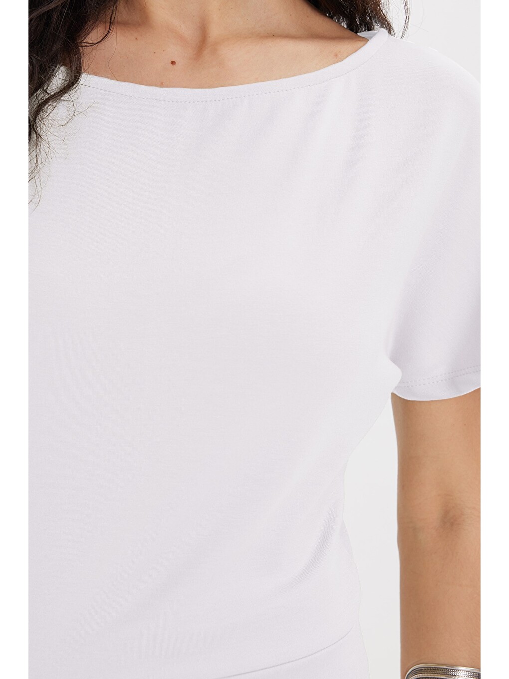 Kadın Slim Fit Dar Kesim Kısa Kollu Kayık Yaka Ekru Tişört-4