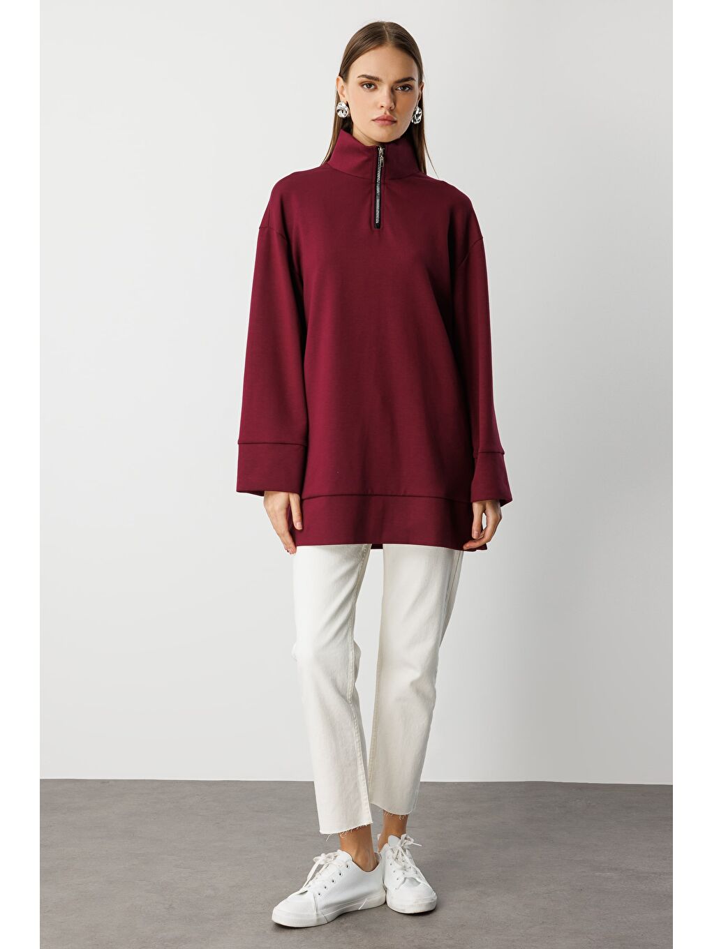 Mürdüm Dik Yaka Yumuşak Dokulu Bordo Sweatshirt