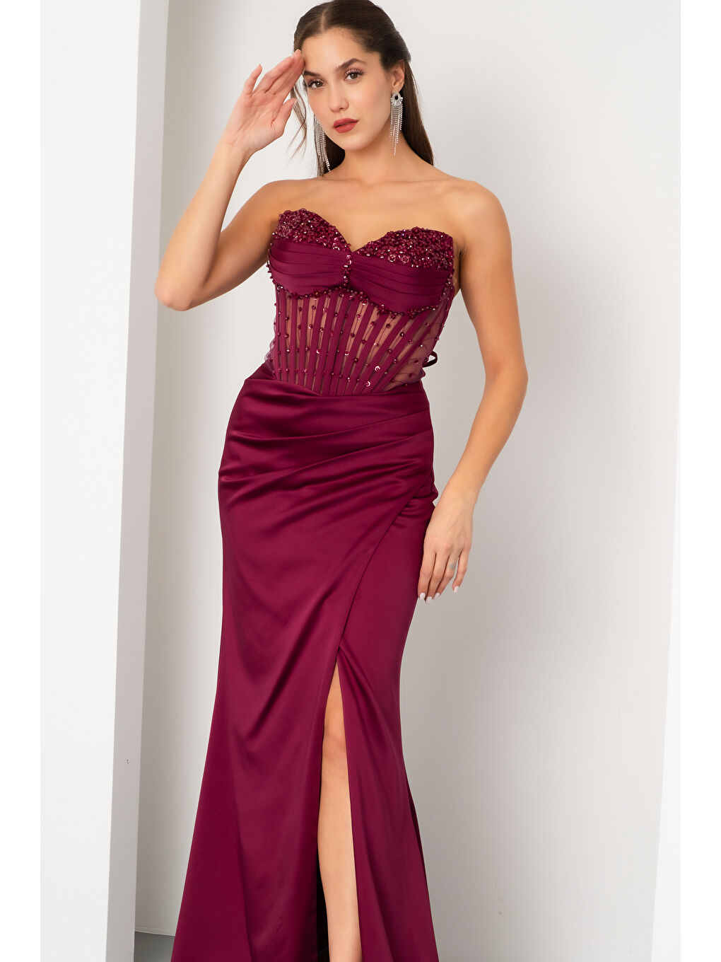 Kadın Mürdüm Straplez Boncuklu Uzun Saten Abiye Elbise-1