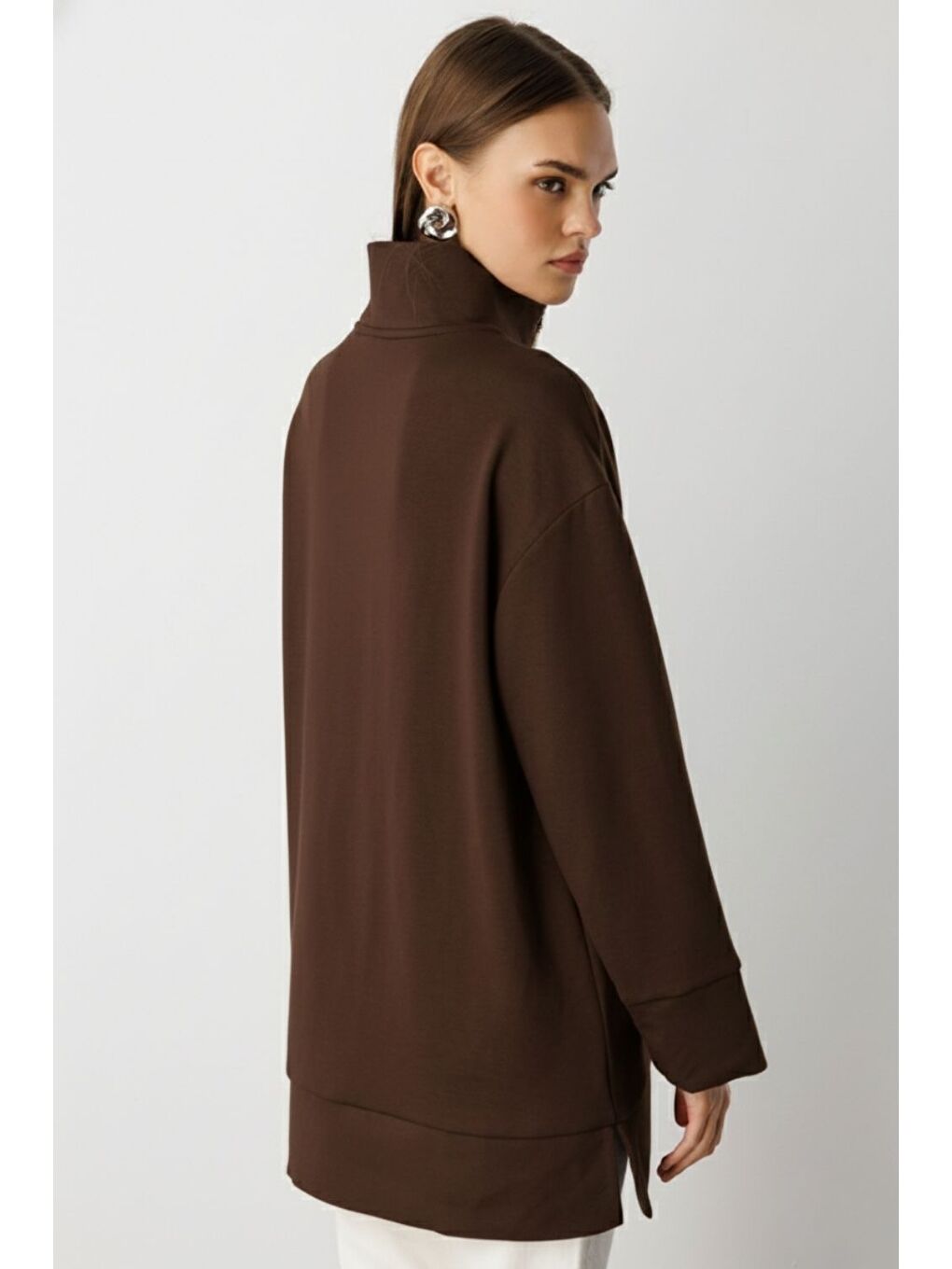 Dik Yaka Yumuşak Dokulu Kahverengi Sweatshirt-4