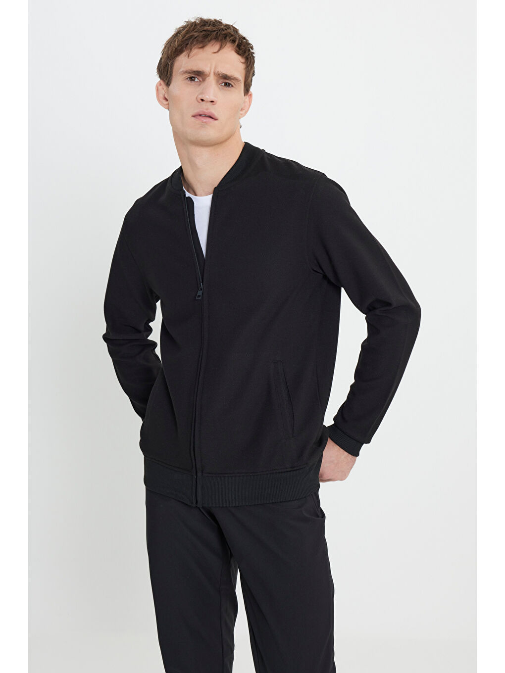 Erkek Siyah %100 Pamuk Standart Fit Normal Kesim Kolej Yaka Cepli Sweatshirt-2