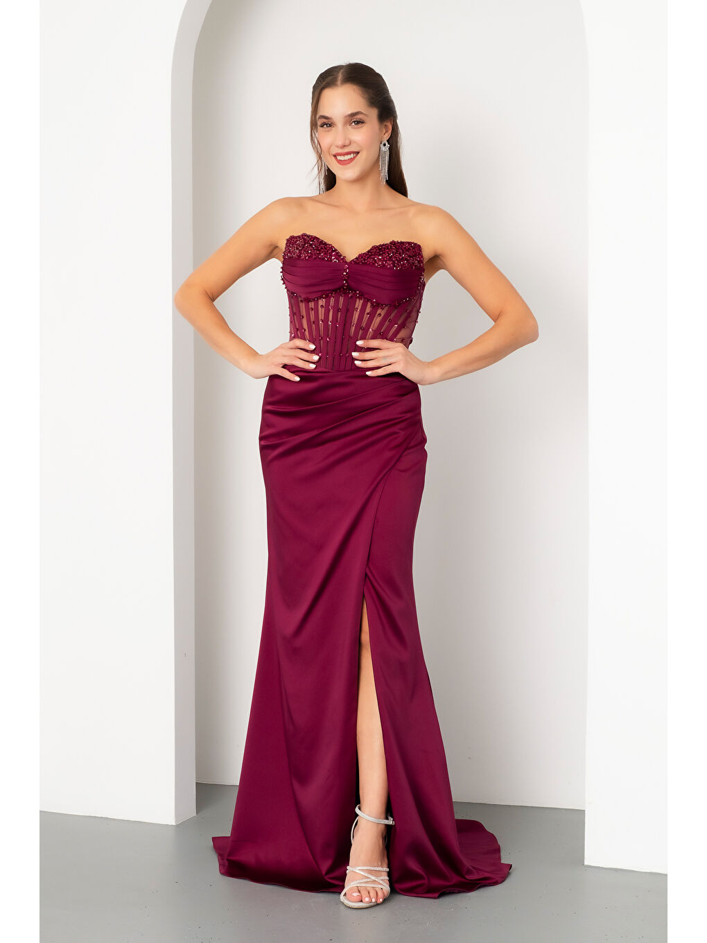 Kadın Mürdüm Straplez Boncuklu Uzun Saten Abiye Elbise-2