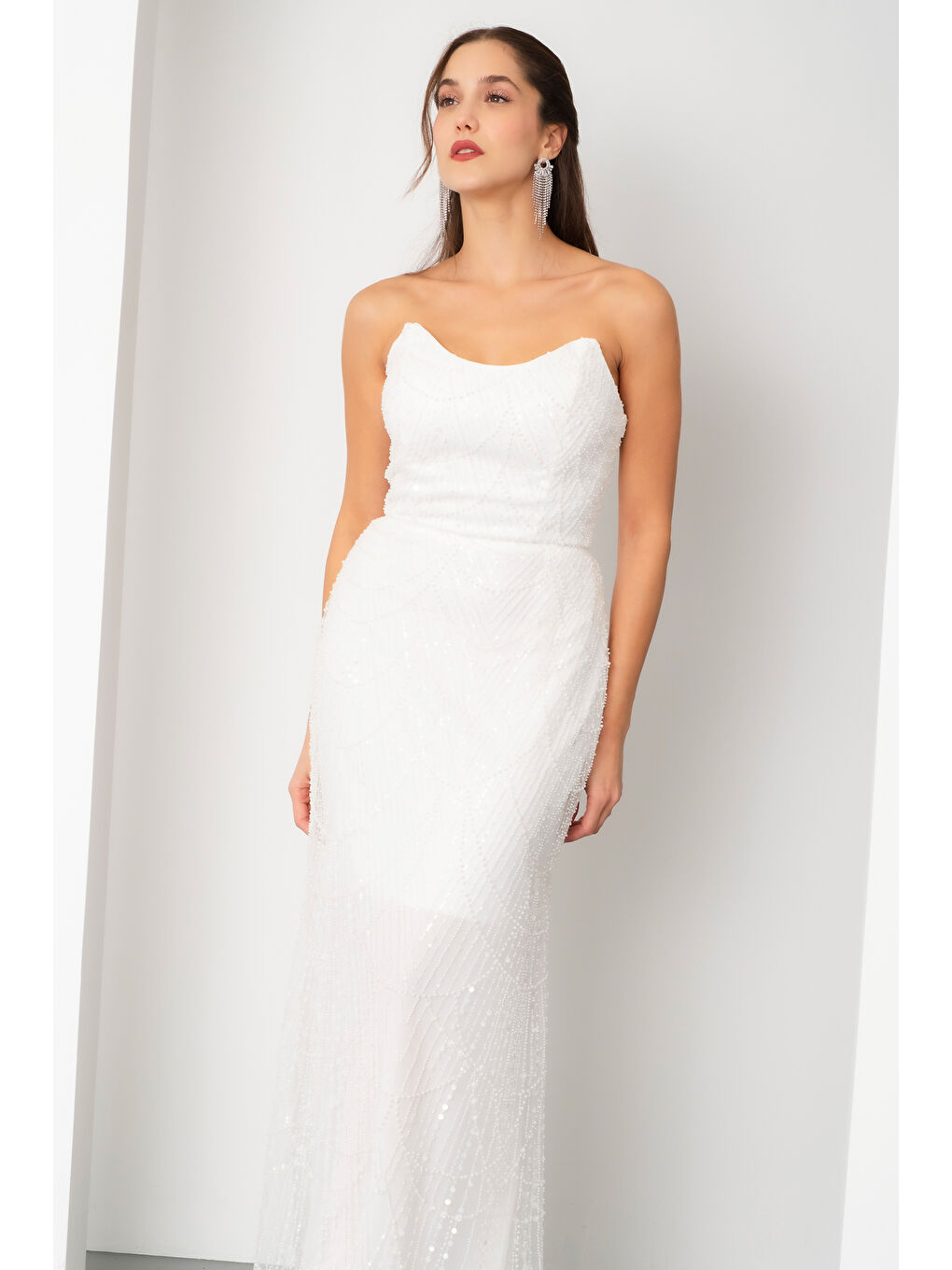 Kadın Beyaz Straplez Boncuklu Uzun Balık Abiye Elbise-2