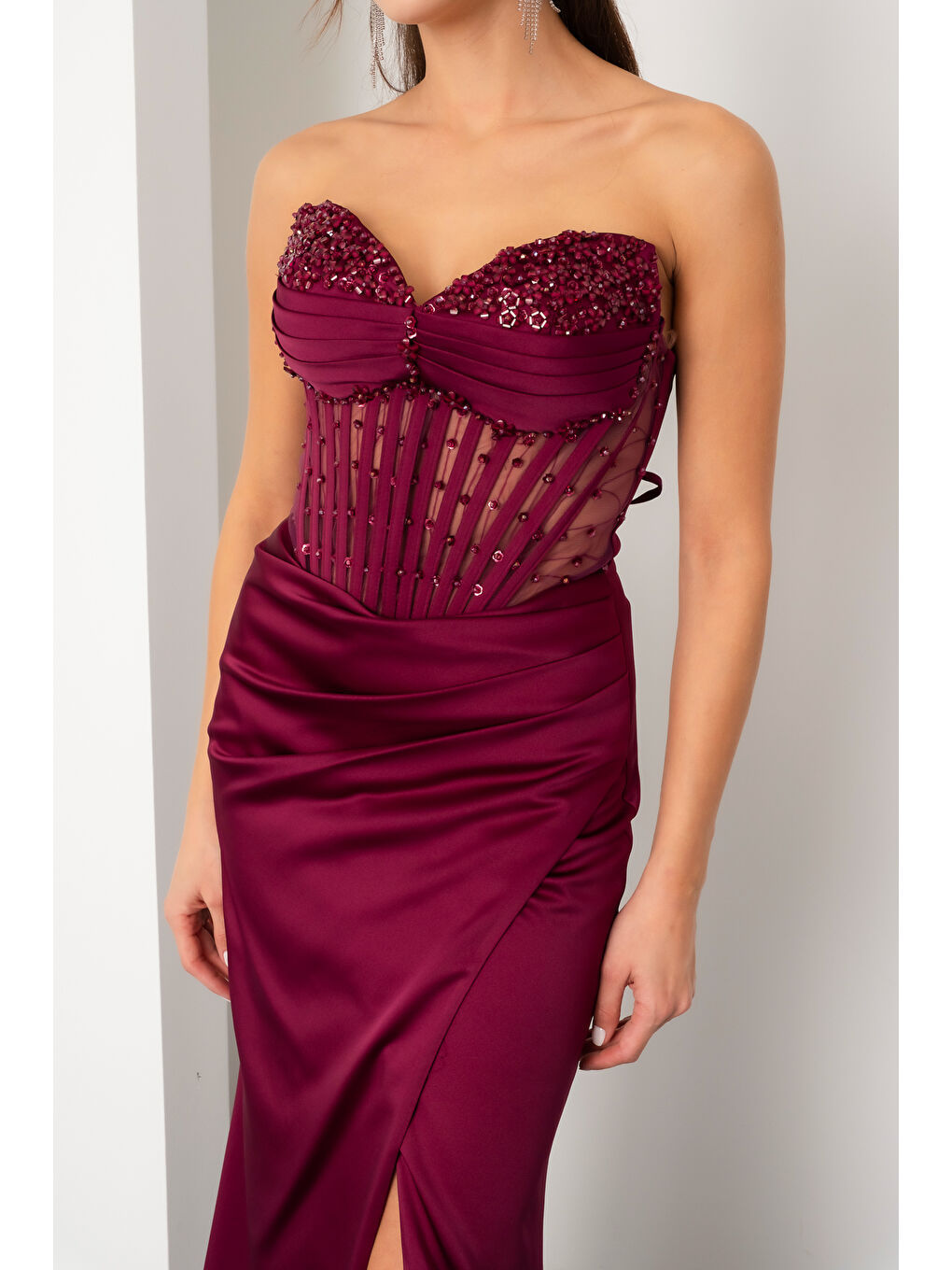 Kadın Mürdüm Straplez Boncuklu Uzun Saten Abiye Elbise-3