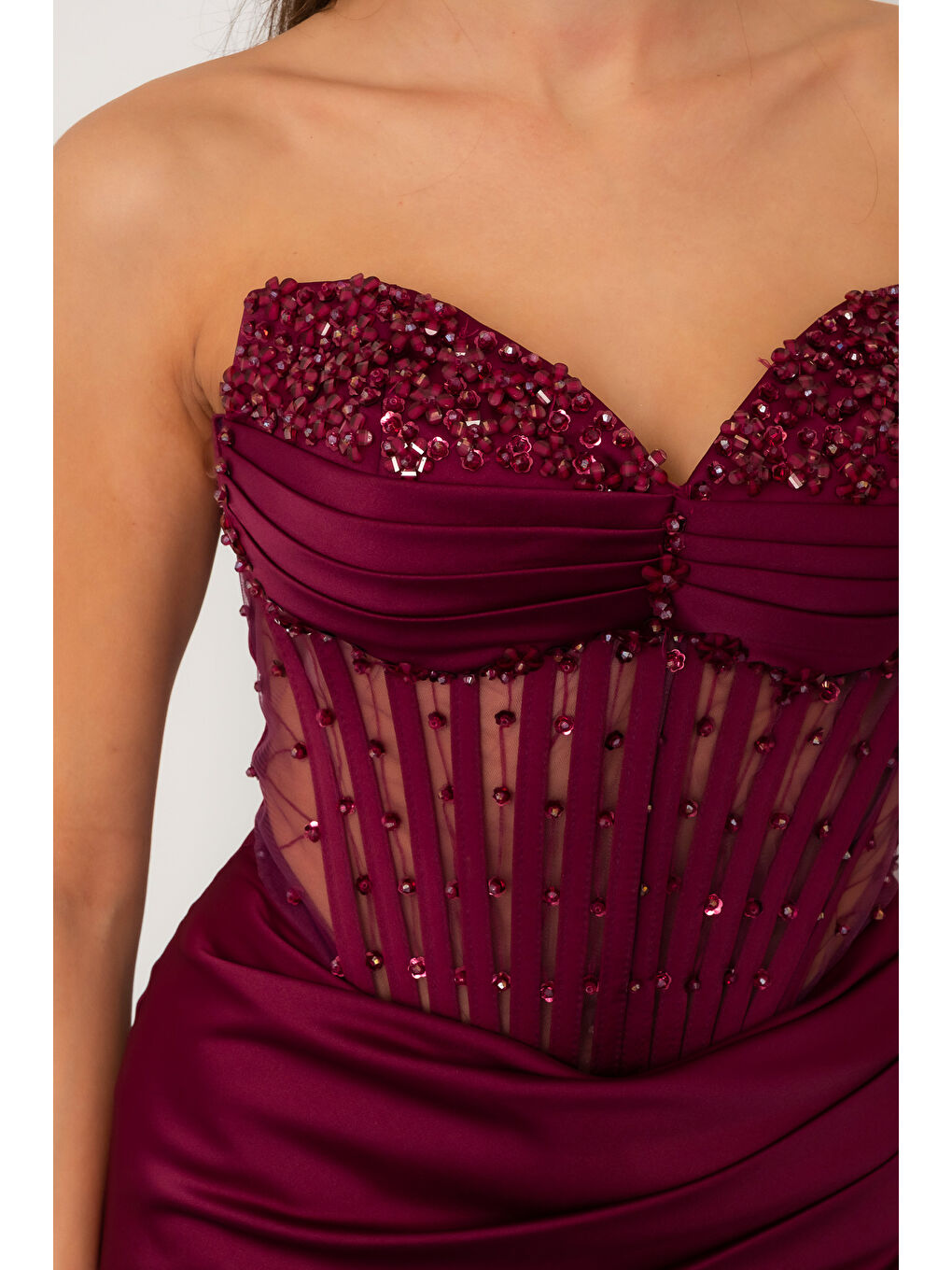 Kadın Mürdüm Straplez Boncuklu Uzun Saten Abiye Elbise-4