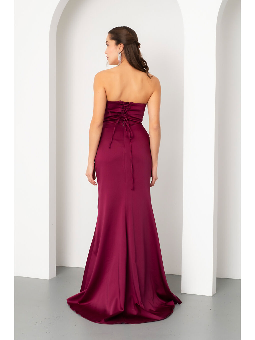 Kadın Mürdüm Straplez Boncuklu Uzun Saten Abiye Elbise-5