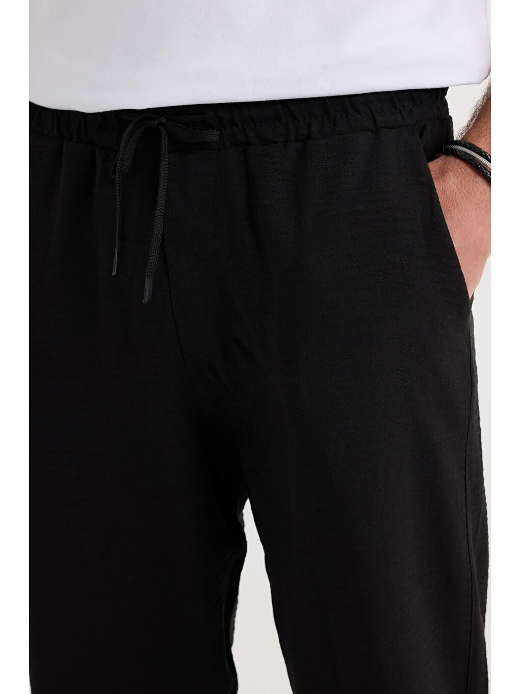 Erkek Standart Fit Normal Kesim Beli Bağcıklı Geniş Paça Siyah Pantolon-2